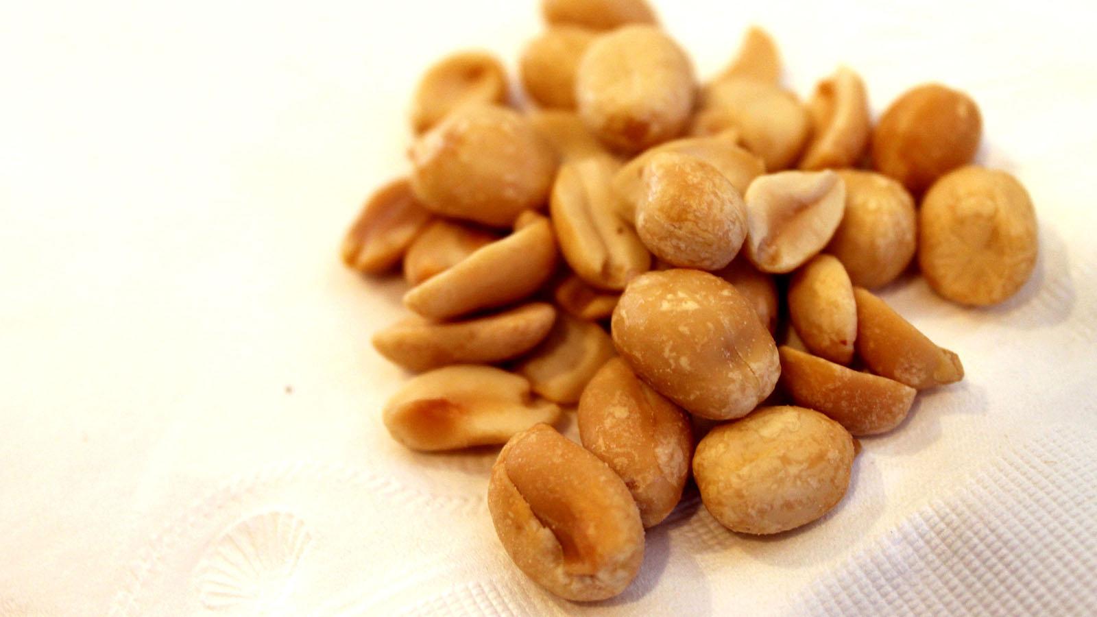 Peanuts (daniella segura)